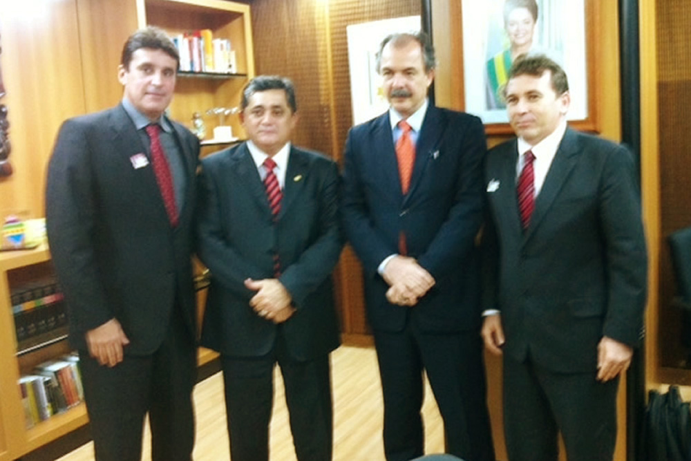 Agenor sempre procurou o PT, veja na foto ele com Aderilo e os petistas Aloízio e Guimarães em Brasília