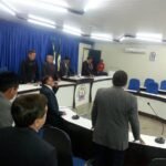 Foto mostra a sessão acontecendo sem a bancada de oposição