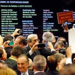 Relatório da idiotização do impeachment é aprovado para golpe