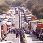 TV Globo esconde Greve dos Caminhoneiros e redução dos combustíveis vira piada