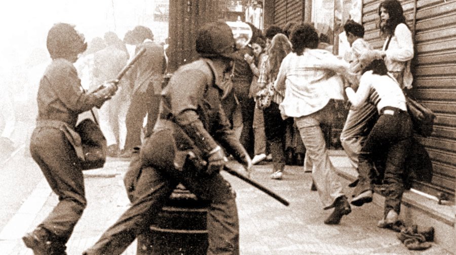 A ditadura militar não ajudou o Brasil, matava e torturava quem pedia liberdade e democracia