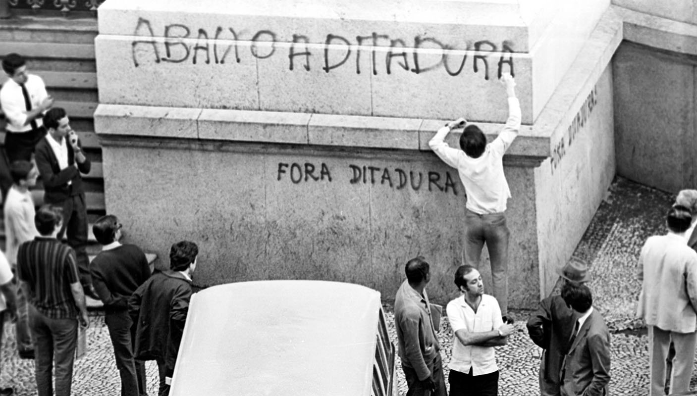 Junho de 1968 acontecia a passeata dos cem mil contra a ditadura militar do Brasil